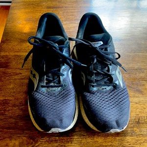 Men’s Saucong Triumph 18 size 11
